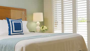 Standard Room, 1 King Bed | Pillow-top beds, in-room safe, desk, laptop workspace