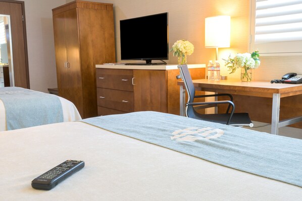 Habitación estándar, 2 camas Queen size | Camas con pillow-top, caja de seguridad en la habitación y escritorio 