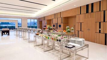 Daily buffet breakfast for a fee