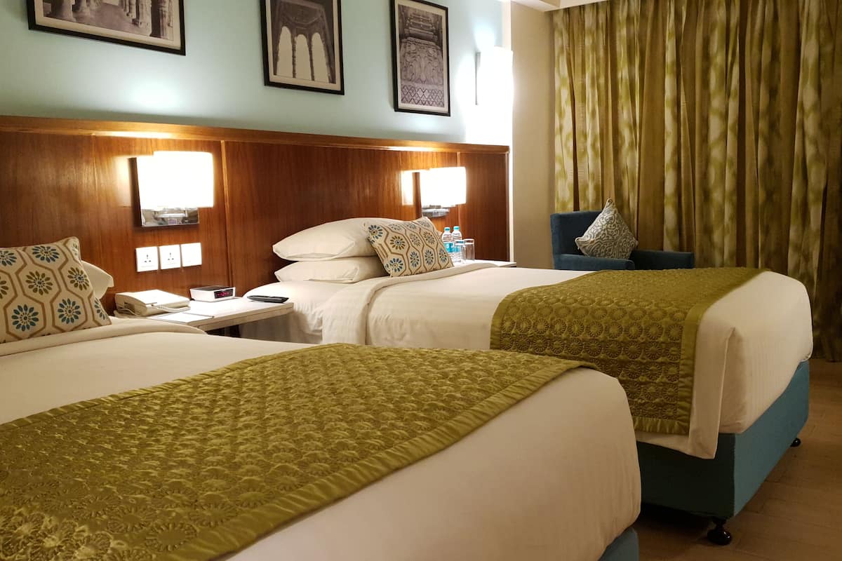 deluxe room, 2 single beds | 1 bedroom, pillow-top beds, minibar, in-room safe