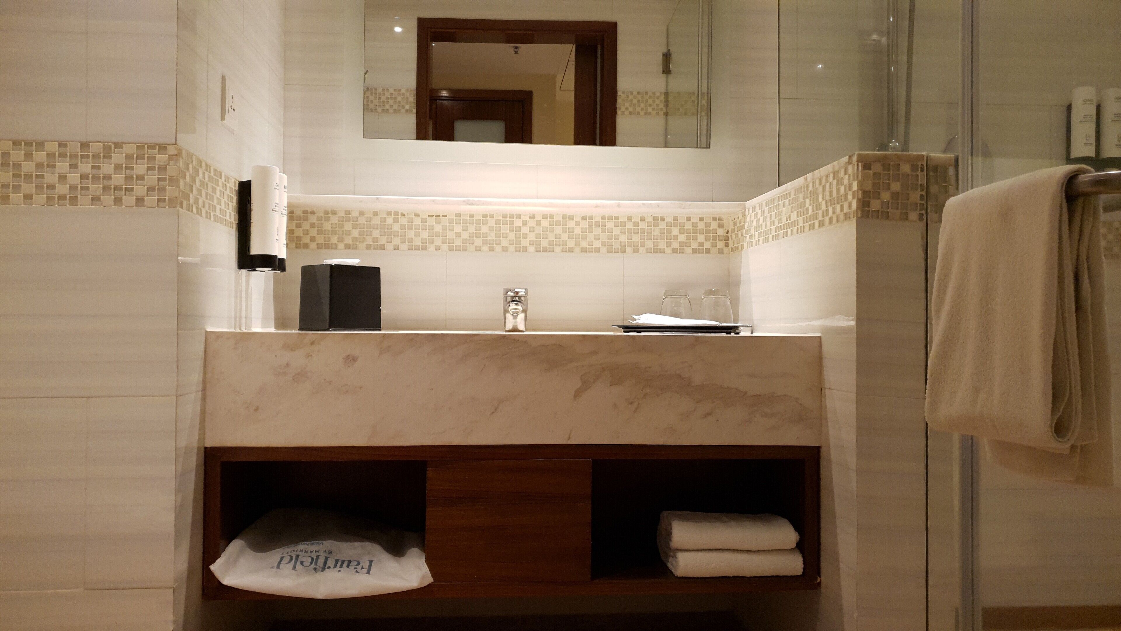 premium room, 1 king bed | 1 bedroom, pillow-top beds, minibar, in-room safe