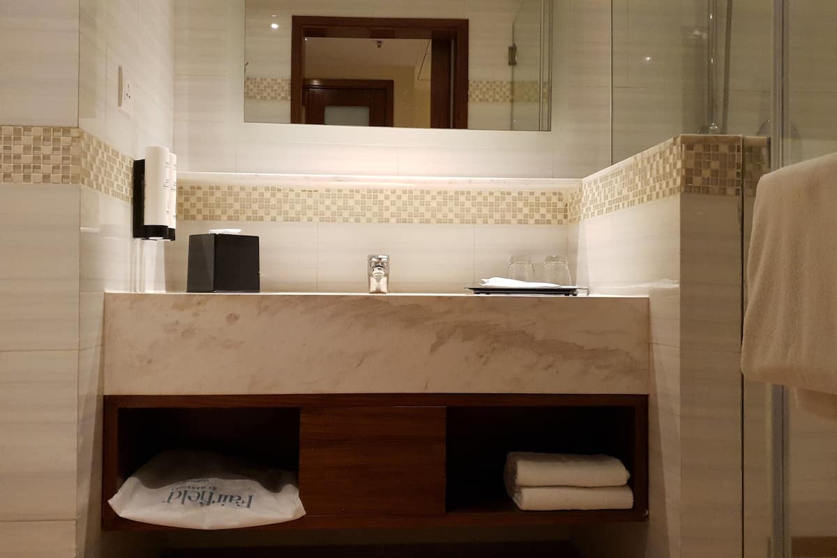 premium room, 1 king bed | 1 bedroom, pillow-top beds, minibar, in-room safe