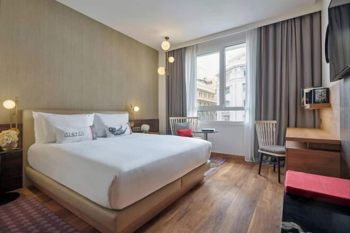 Premium bedding, minibar, in-room safe, desk