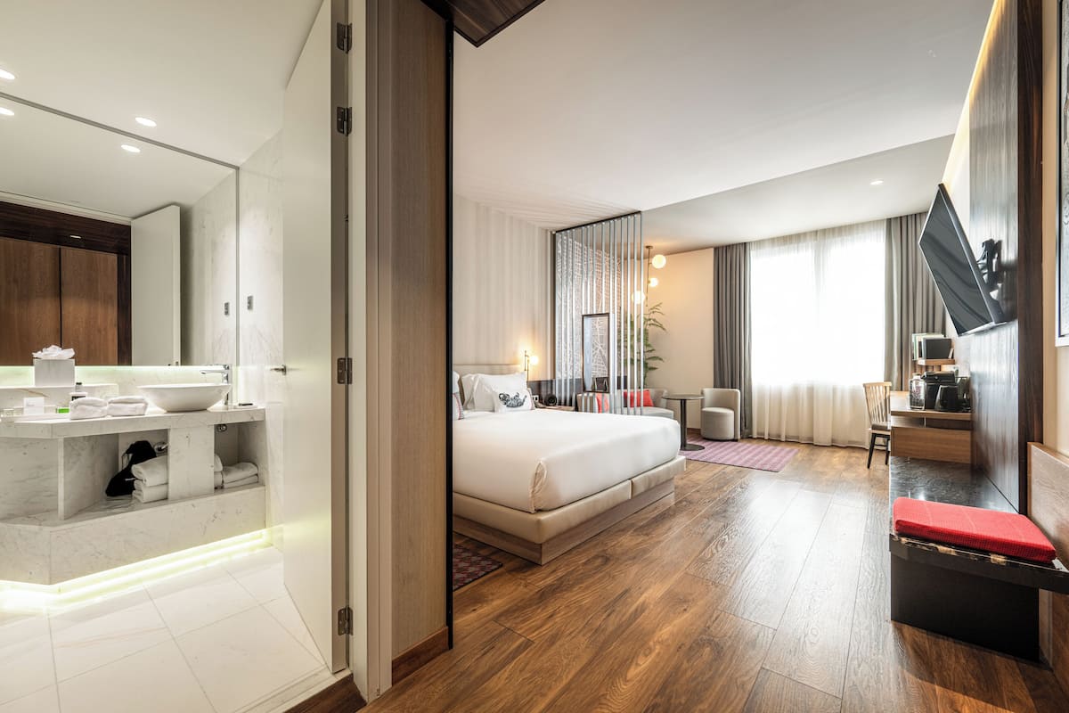 Premium bedding, minibar, in-room safe, desk