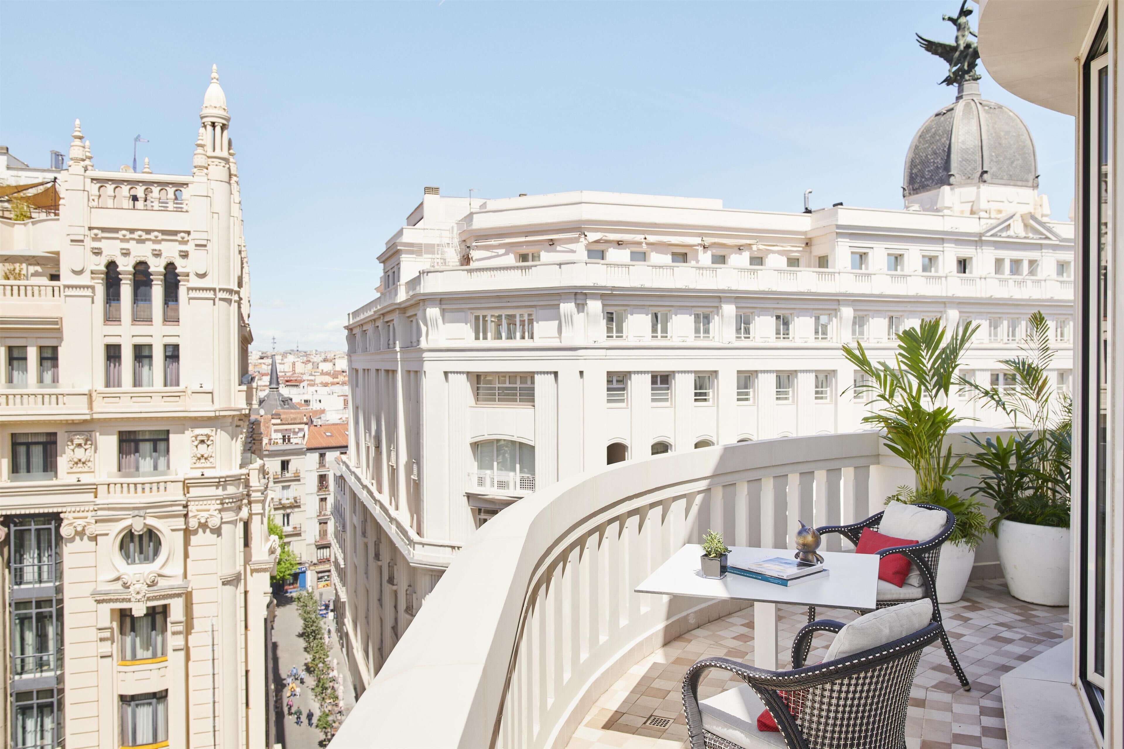Suite, no fumadores, terraza | Ropa de cama de alta calidad, minibar, caja fuerte y escritorio
