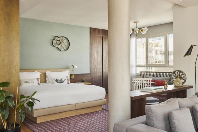 Roupas de cama premium, frigobar, cofres nos quartos, escrivaninha