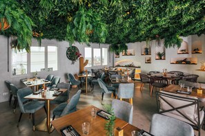 Outdoor dining - Hyatt Centric Gran Via Madrid (Madrid)