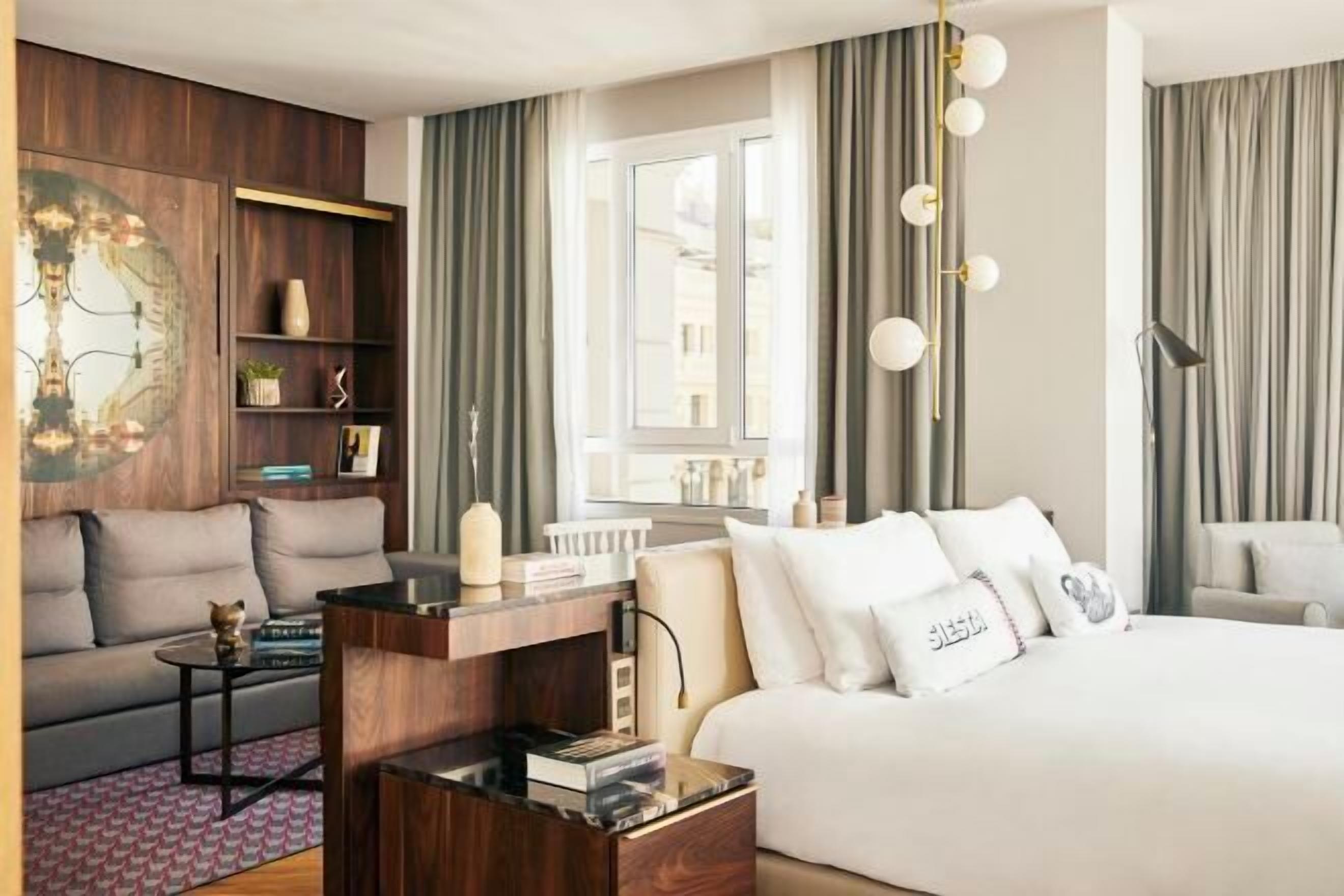 Premium bedding, minibar, in-room safe, desk