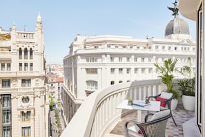 Suite, Non Smoking, Terrace | Premium bedding, minibar, in-room safe, desk