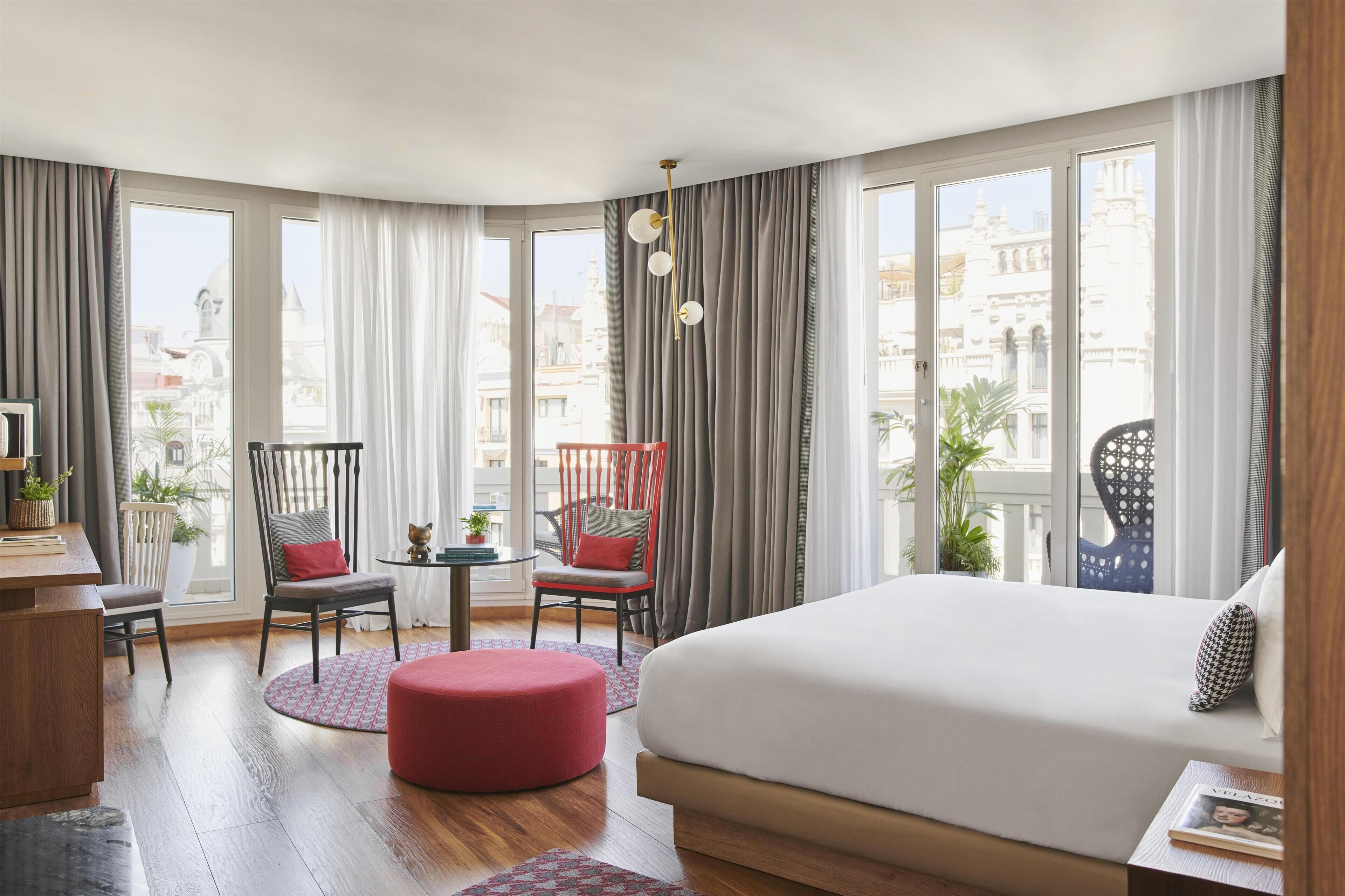Suite, no fumadores, terraza | Ropa de cama de alta calidad, minibar, caja fuerte y escritorio