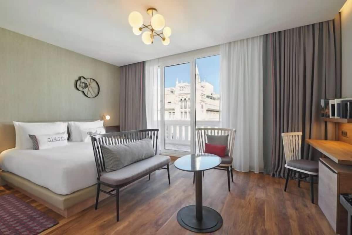 Premium bedding, minibar, in-room safe, desk