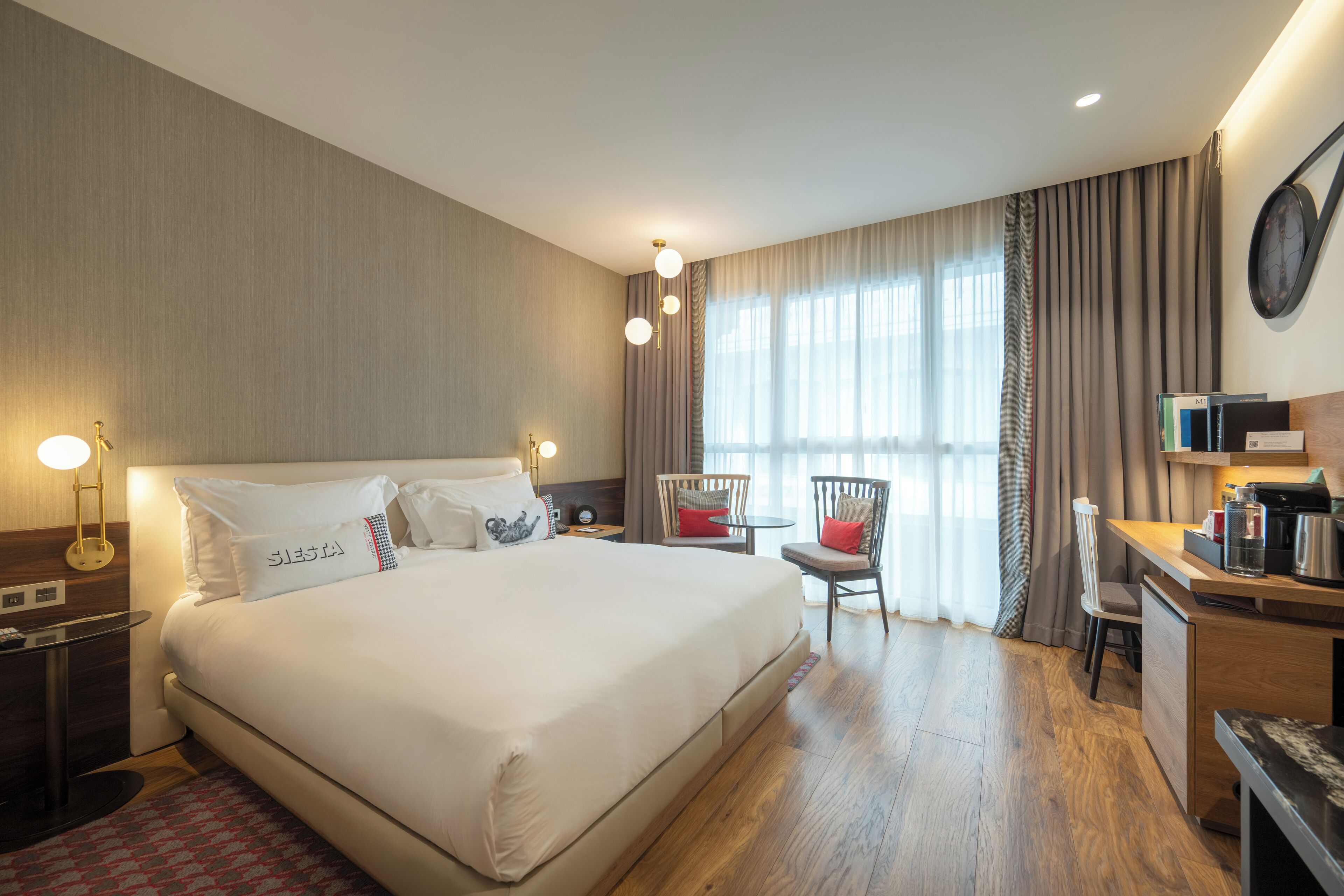 Room, 1 King Bed | Bathroom | Designer toiletries, hair dryer, towels