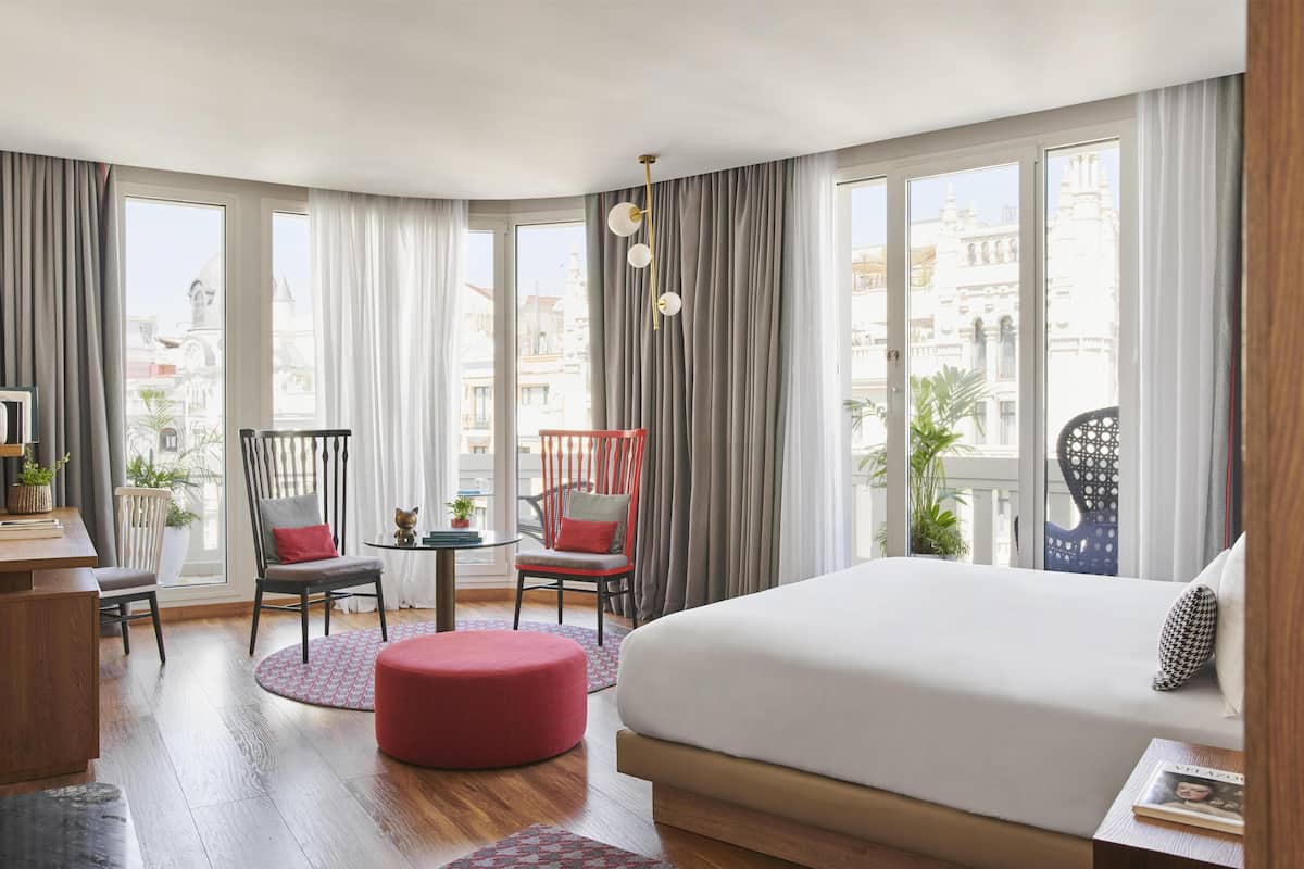 Suite, non fumatori, terrazzo | Biancheria da letto di alta qualità, minibar, una cassaforte in camera