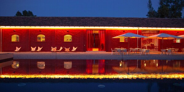 Seasonal outdoor pool