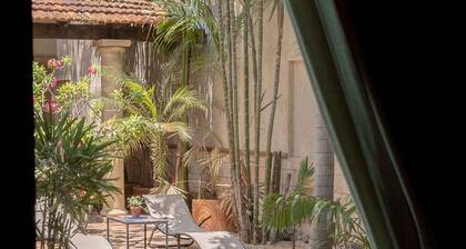 Casa Dos Lirios Boutique B&B