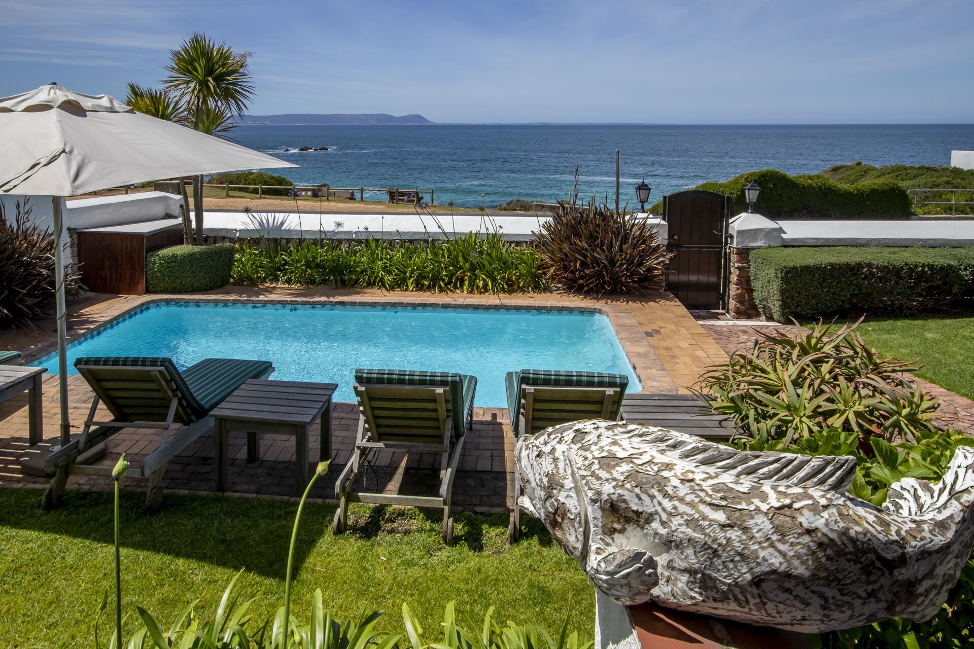 Außenpool, Liegestühle