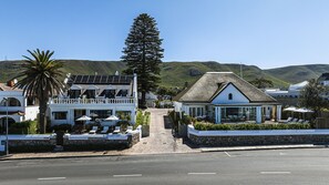 Front of property - La Fontaine Guest House (Hermanus)