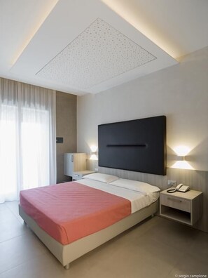 In-room safe, desk, free WiFi, bed sheets