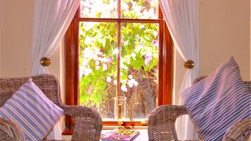 Superior Twin Room, Garden View (5)