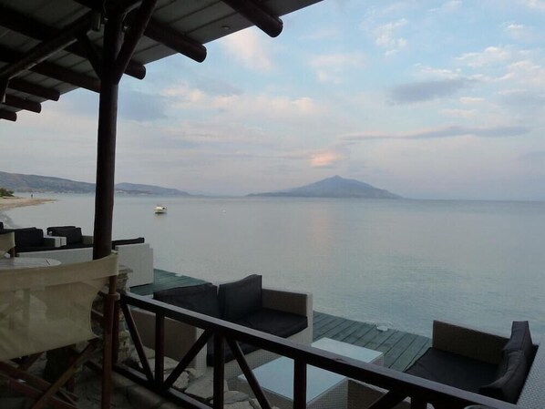 Tempat makan outdoor