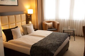 Desk, iron/ironing board, cribs/infant beds, free WiFi - Hotel Minerva (Freiburg im Breisgau)