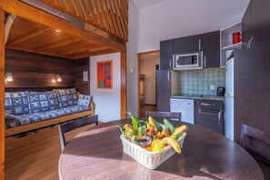 Huoneisto, 2 makuuhuonetta, parveke (7 persons - Right bank of the River) | Oleskelualue | Televisio