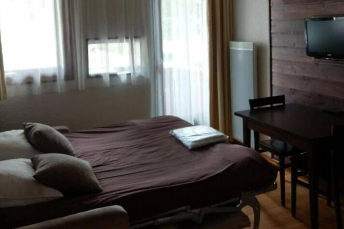 Apartment, Balcony (2 persons - Right bank of the River) | WiFi (free), individually decorated, individually furnished, bed sheets