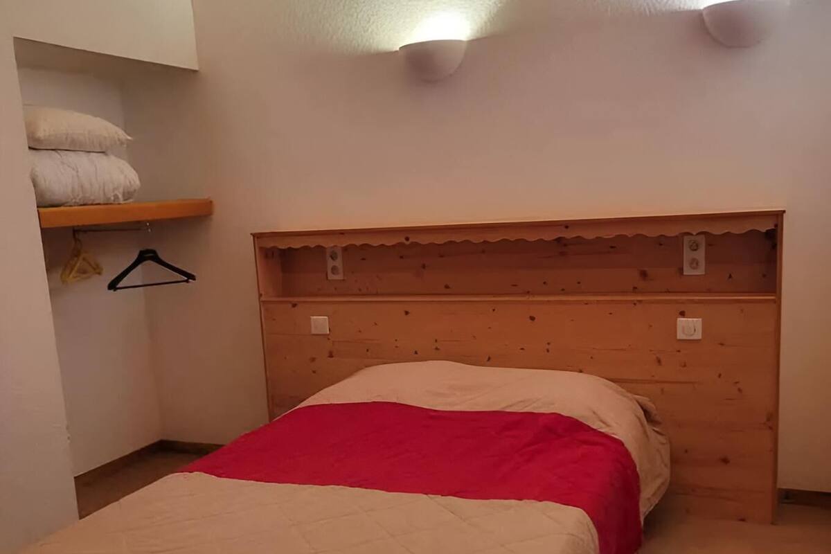 WiFi (free), individually decorated, individually furnished, bed sheets