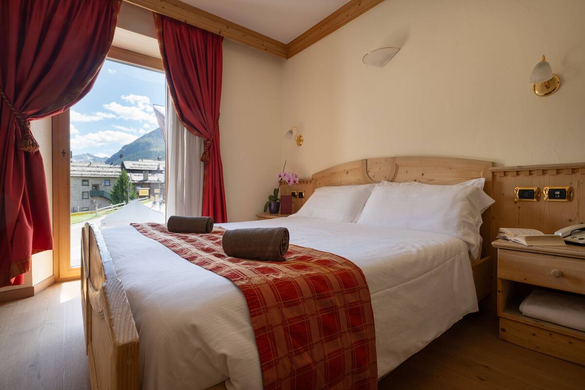 Classic Double or Twin Room | Premium bedding, down comforters, in-room safe, desk
