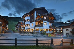 Front of property – evening/night - Hotel Cristallo (Livigno)