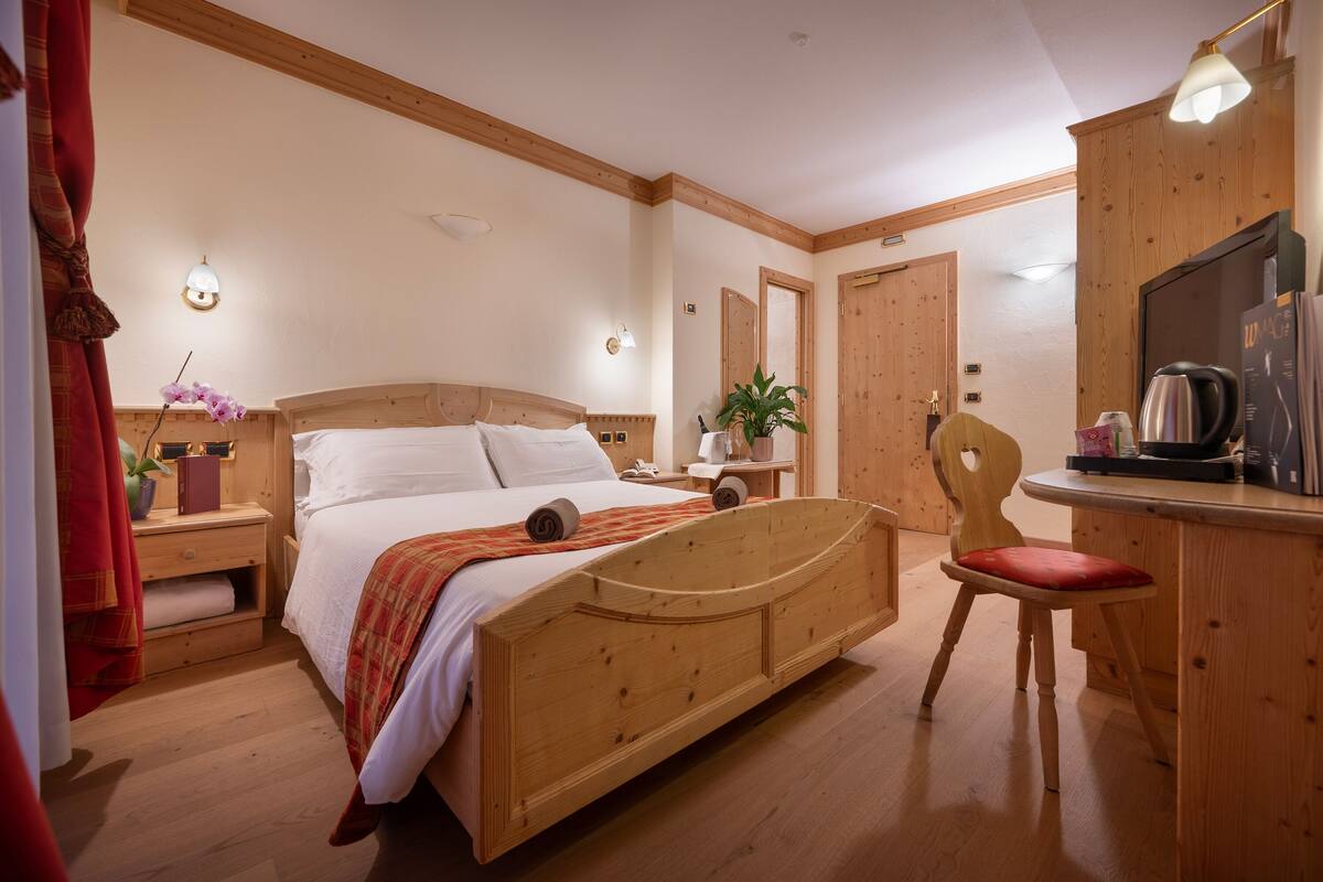 Comfort Double or Twin Room | Premium bedding, down comforters, in-room safe, desk
