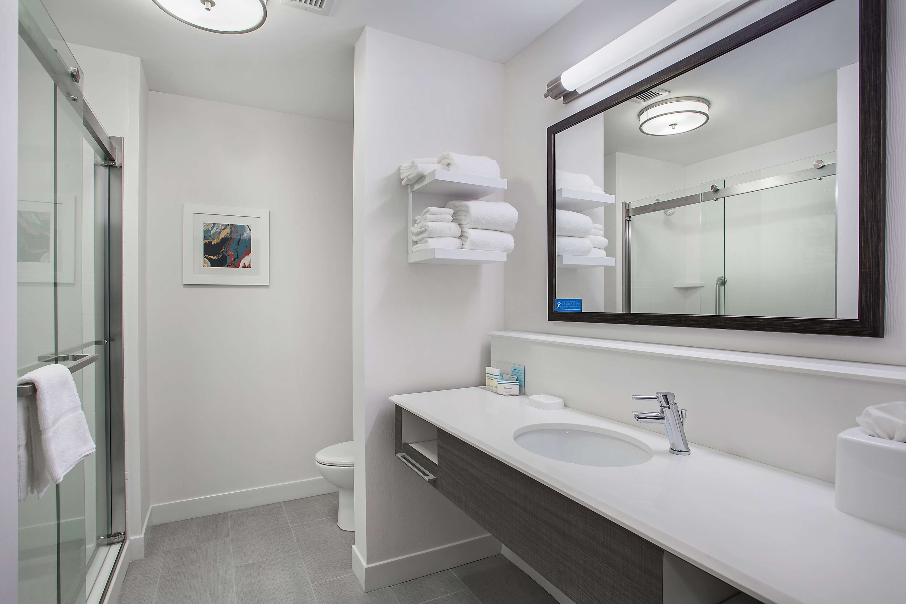 deep-soaking bathtub, free toiletries, towels