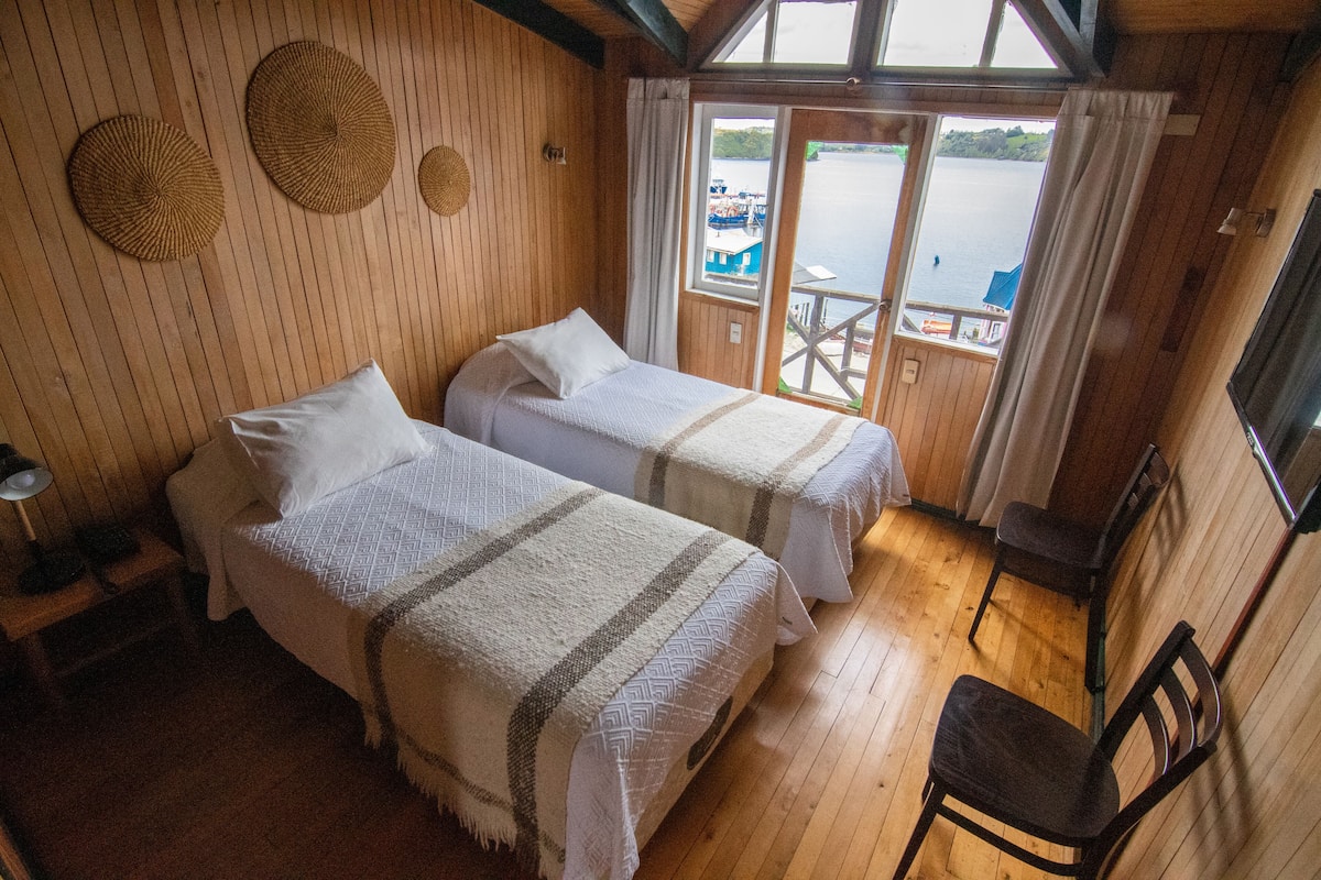 Superior Twin Room | Free WiFi, bed sheets