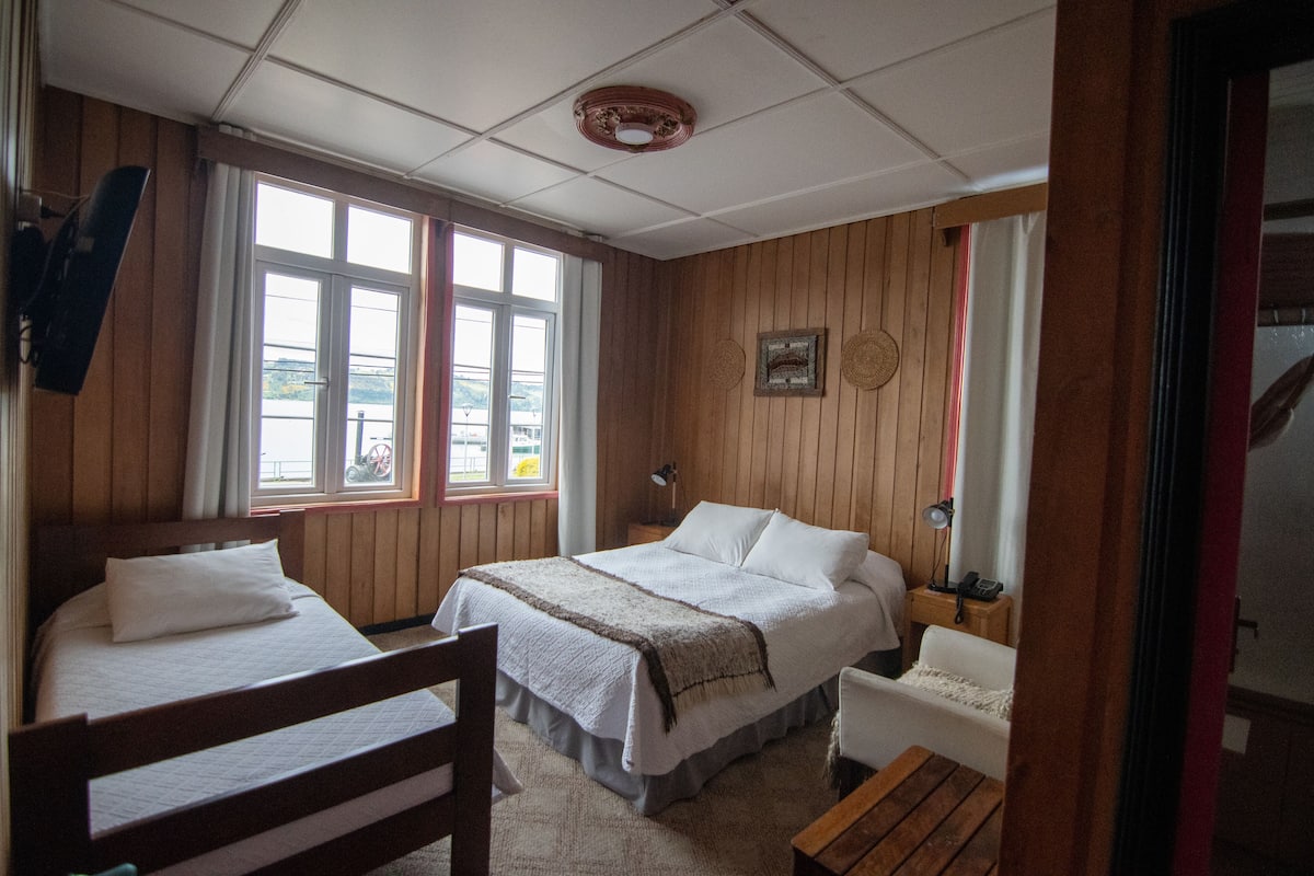 Superior Triple Room, Ocean View | Free WiFi, bed sheets