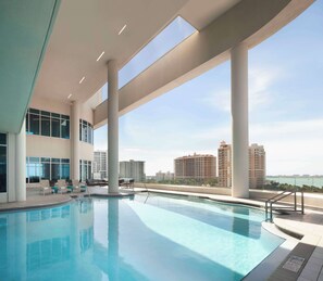 Outdoor pool - Embassy Suites by Hilton Sarasota, FL (Sarasota)