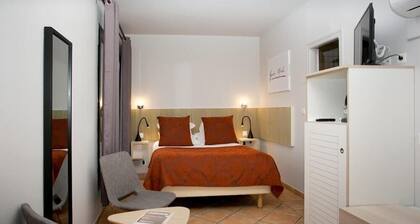 Le Relais Des Trois Mas