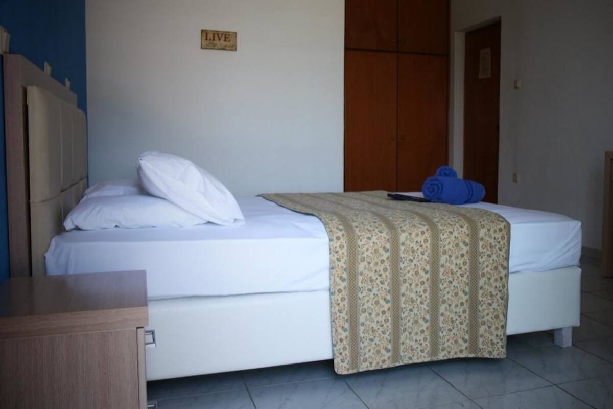 Standard Double Room, 1 Double Bed | In-room safe, blackout drapes, WiFi (free), bed sheets