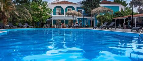 Seasonal outdoor pool, pool umbrellas, sun loungers