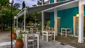 Buffet déjeuner gratuit tous les jours
