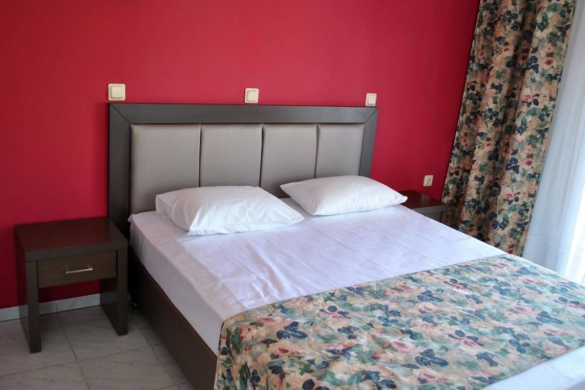 In-room safe, blackout drapes, WiFi (free), bed sheets