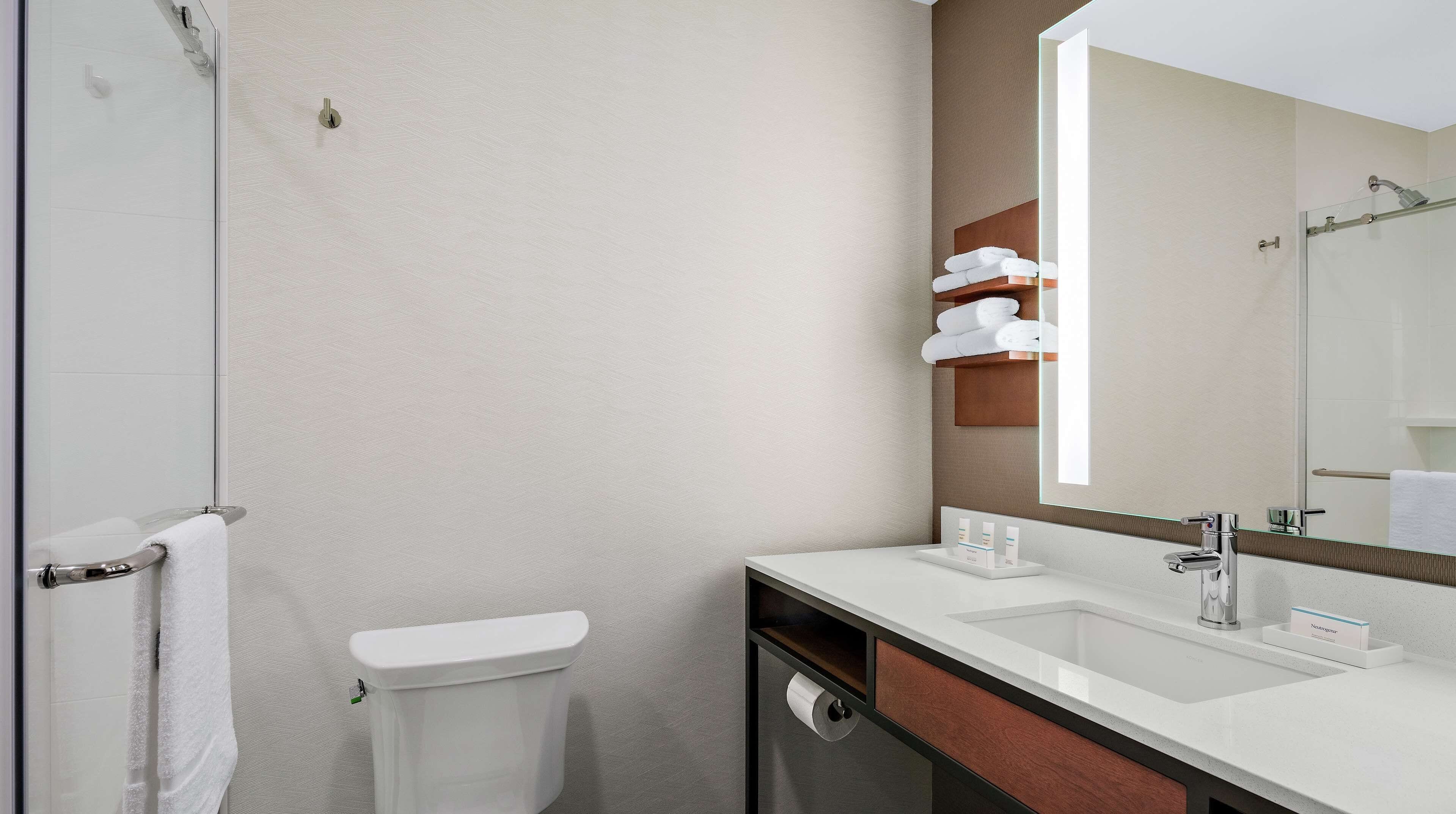 combined shower/bathtub, free toiletries, hair dryer, towels