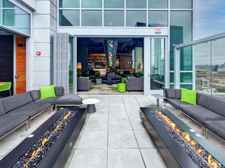 Exterior. Hilton Garden Inn Chicago McCormick Place