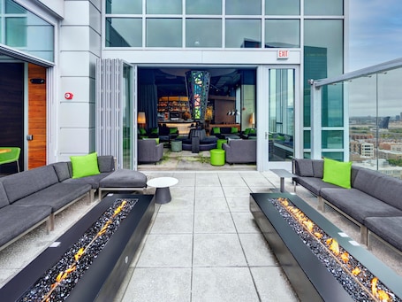 Terrace/patio. Hilton Garden Inn Chicago McCormick Place