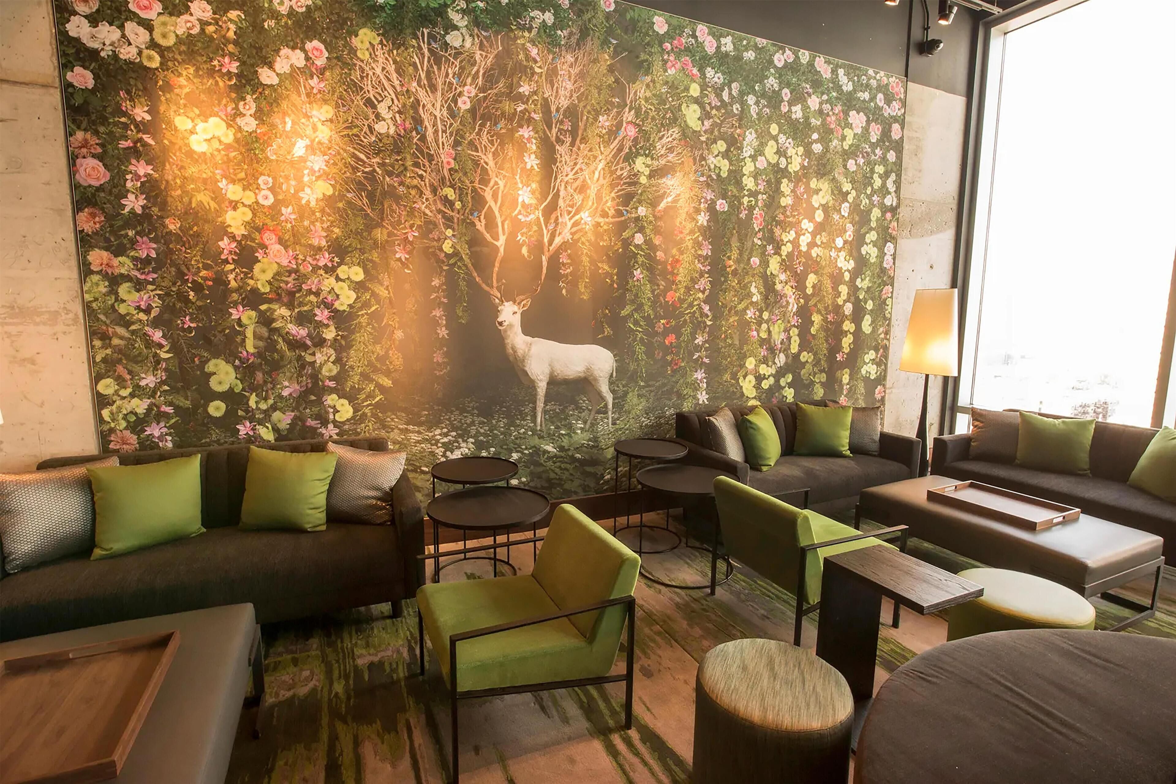 4 ristoranti, aperti a colazione, a pranzo e a cena, cucina americana