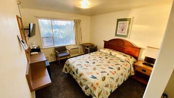 Standard Room, 1 Queen Bed, Accessible | Desk, free WiFi