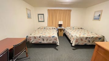 Chambre Standard, 2 lits doubles, accessible aux personnes à mobilité réduite | Bureau, accès au Wi-Fi (inclus)