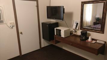 Habitación estándar, 2 camas matrimoniales, con acceso para personas discapacitadas | Escritorio y wifi gratis