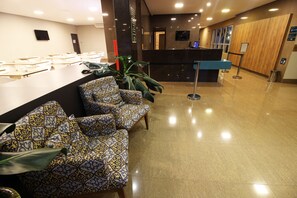 Lobby sitting area - Ímpar Suítes Barão de Cocais (Barao de Cacais)