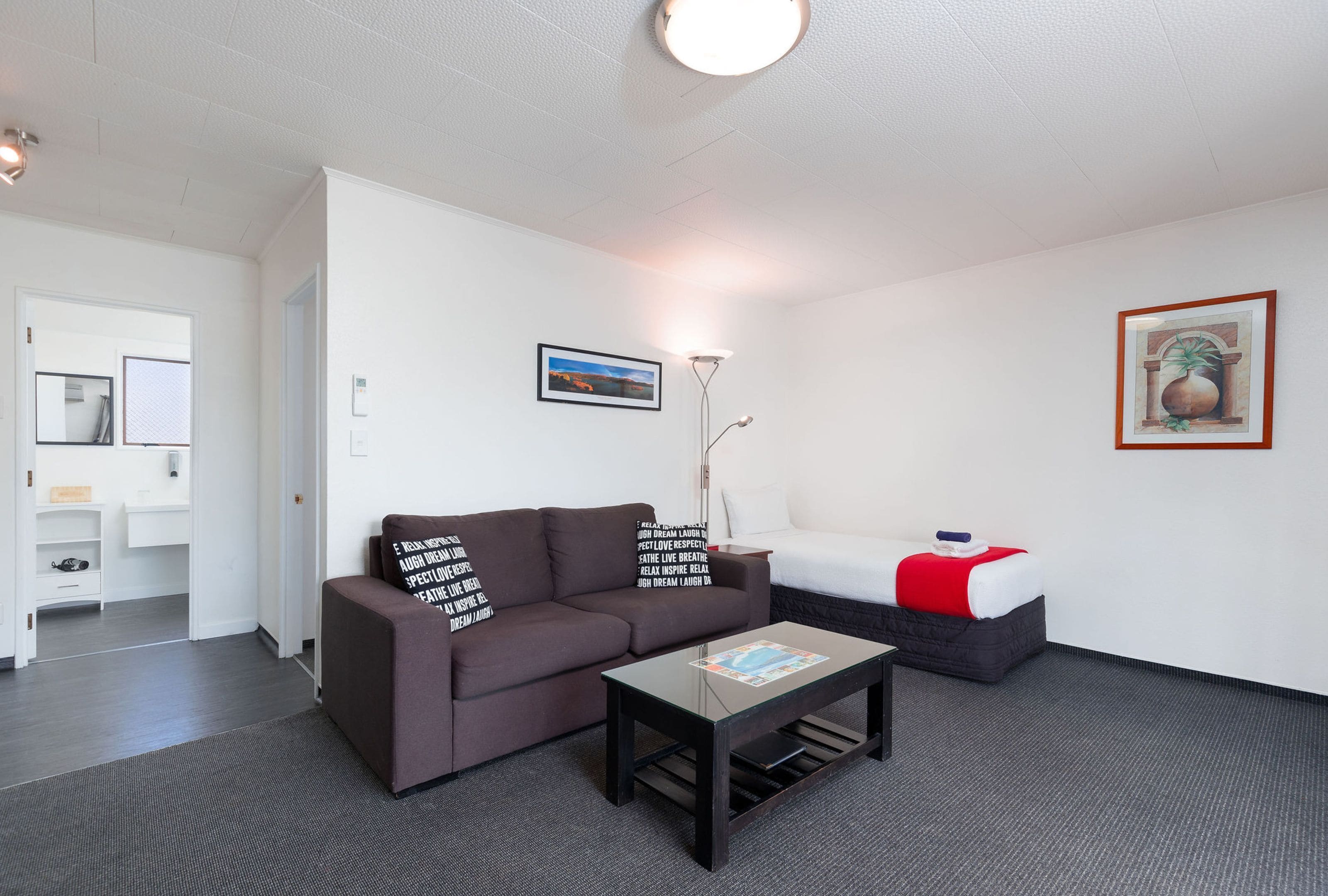 one bedroom | living area | 40-inch smart tv with satellite channels, tv, netflix