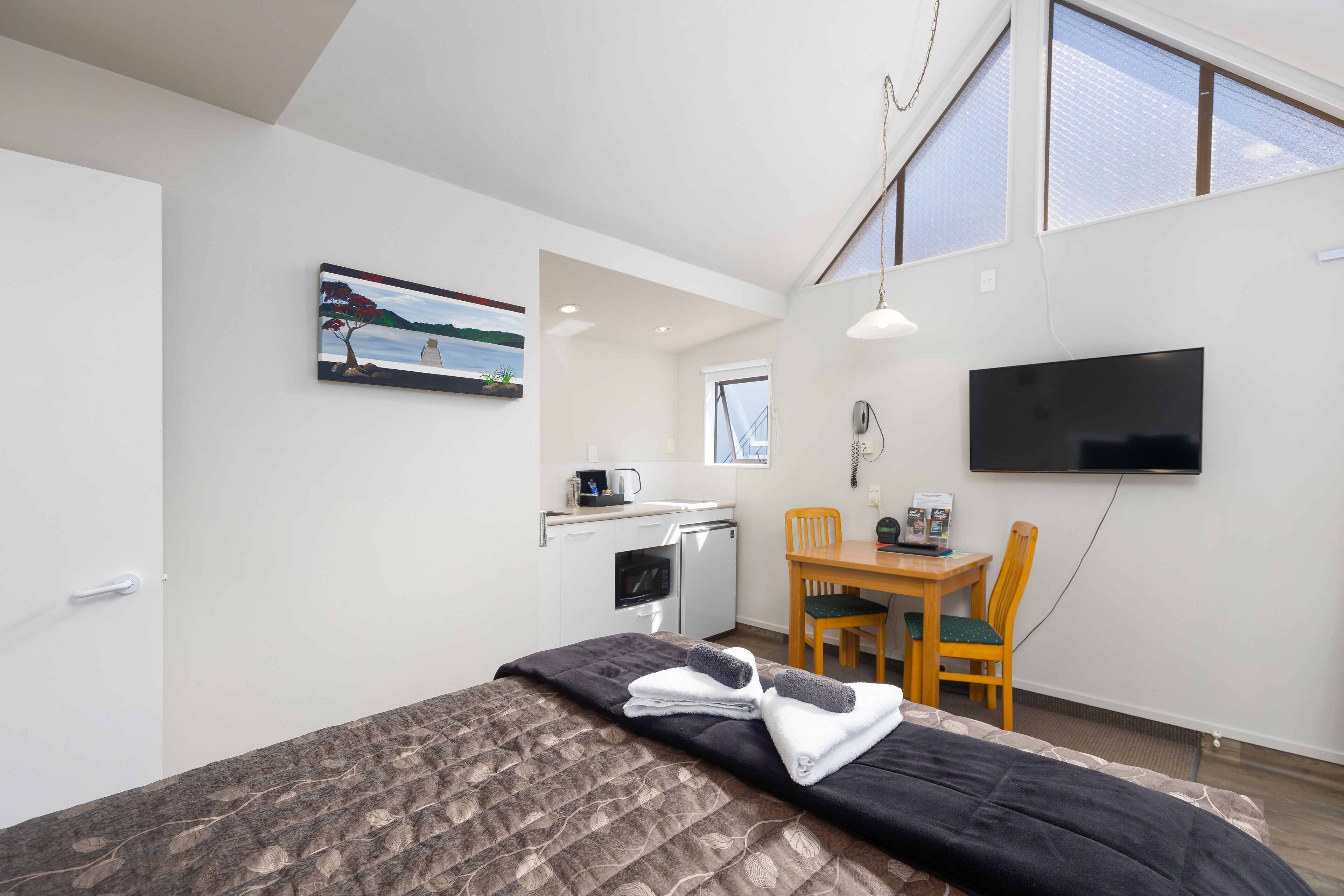 queen studio | private kitchenette | fridge, microwave, stovetop, coffee/tea maker